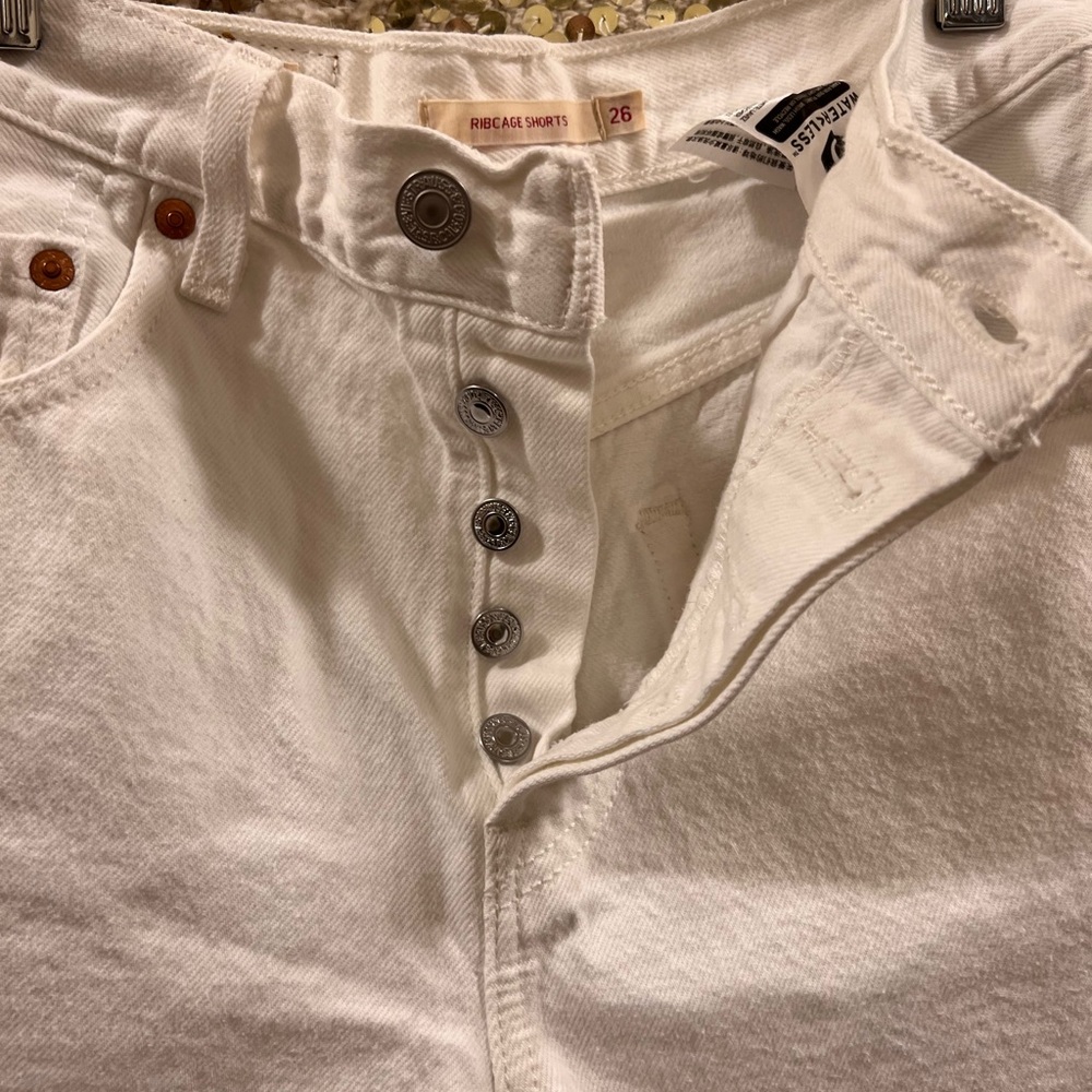 Levi’s Ribcage High Rise Shorts - Picture 6 of 11